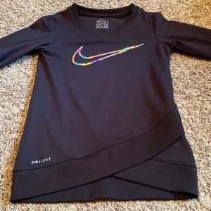 Guc nike top